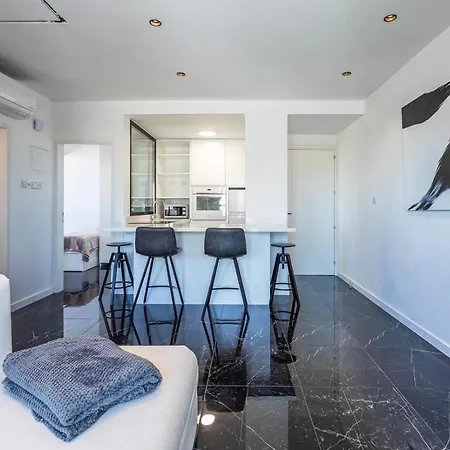 Black Pearl - Luxury 2 Bed - Sea - Centre Apartment